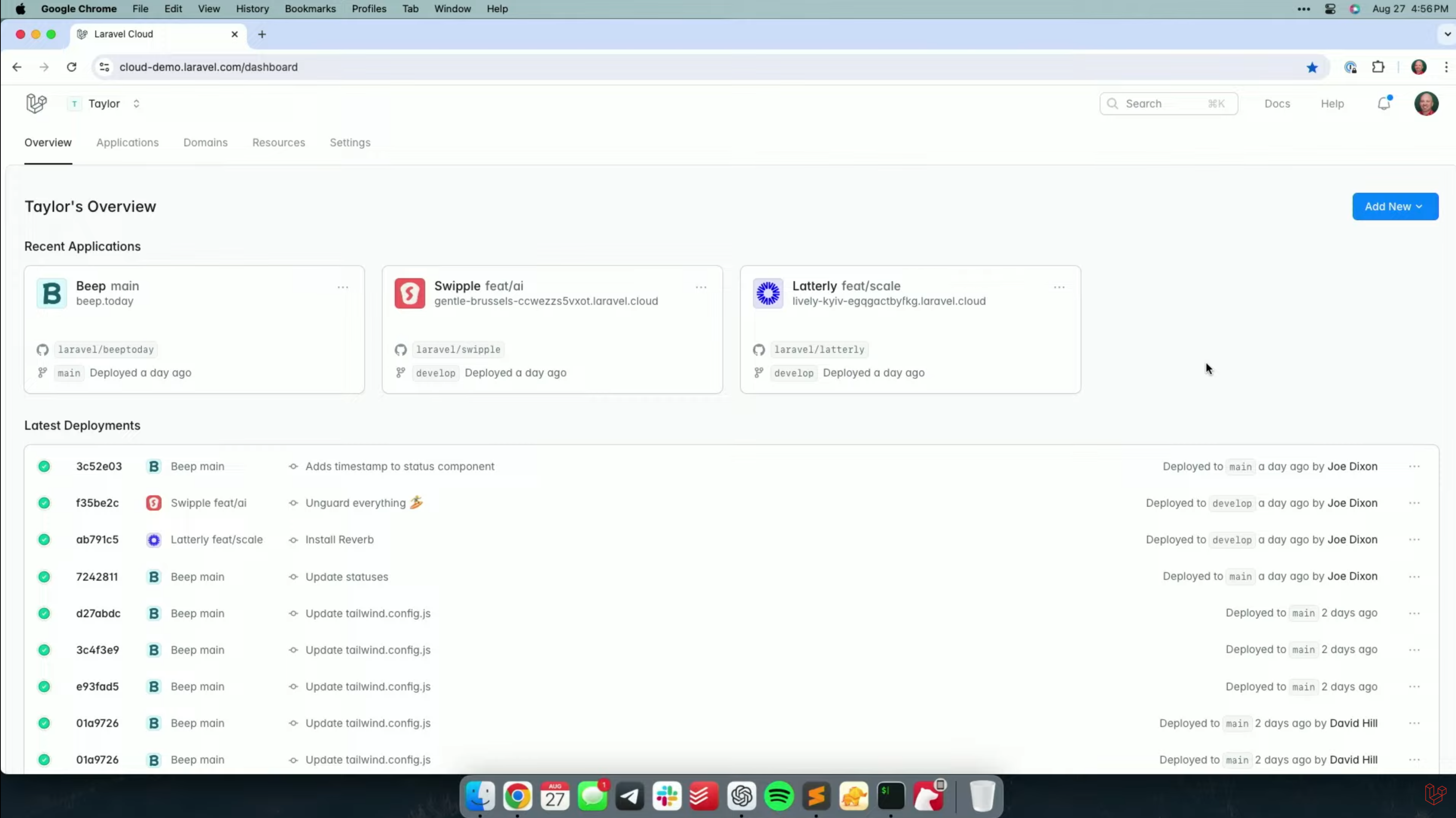 หน้า dashboard ของ Laravel Cloud แสดงแอปล่าสุดและประวัติการ deploy